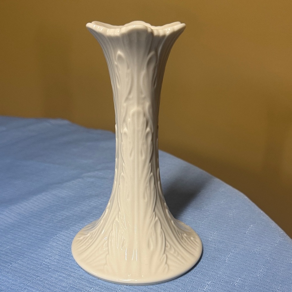 Lenox Woodland candlestick holder ivory porcelain embossed acanthus leaf 7” tall
